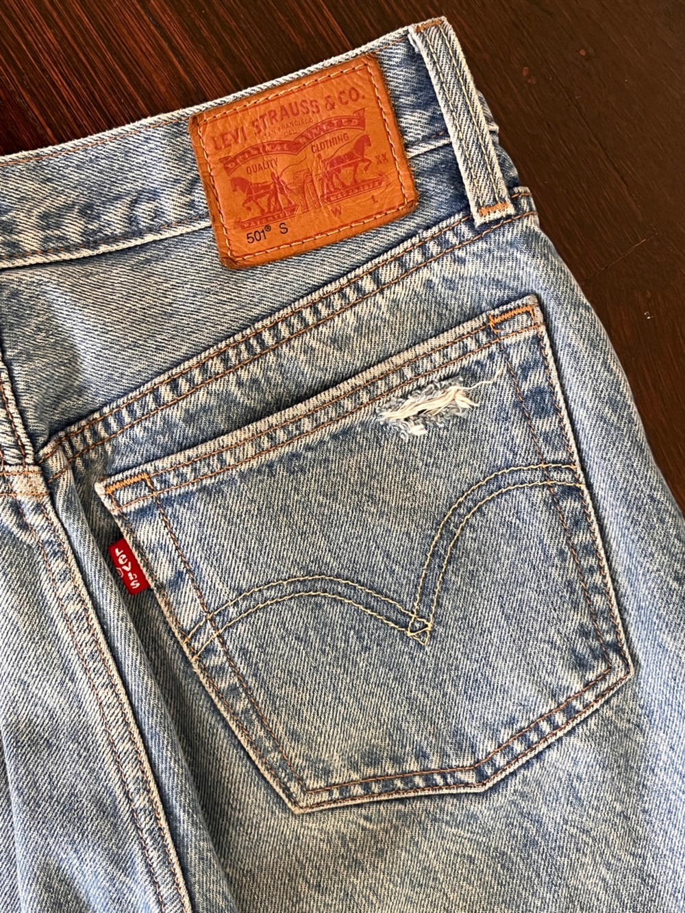 Perfectly thrashed vintage levi’s jeans size 25